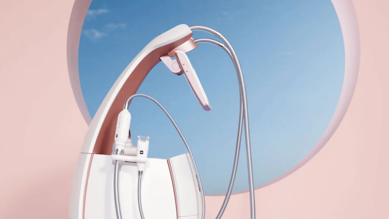 LPG CELLU M6 device delivering Sculpt and Detox treatment to a postpartum mum at BMB